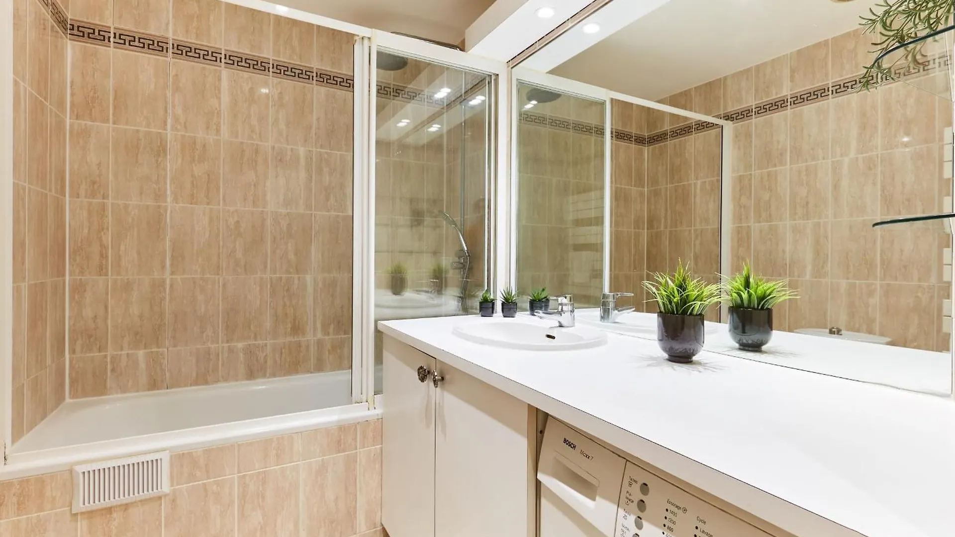 Latin 1br Cozy Paris